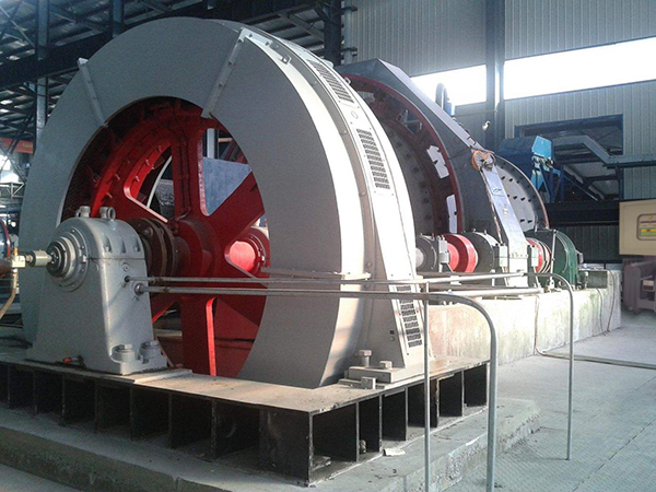 5000千瓦全自動穩壓器裝機運行 5000千瓦全自動穩壓器裝機運行