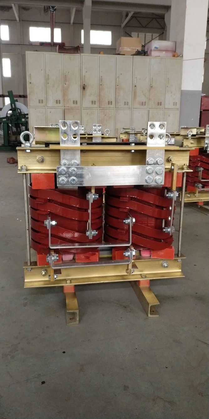 某大型公司電爐加熱單相變壓器現場